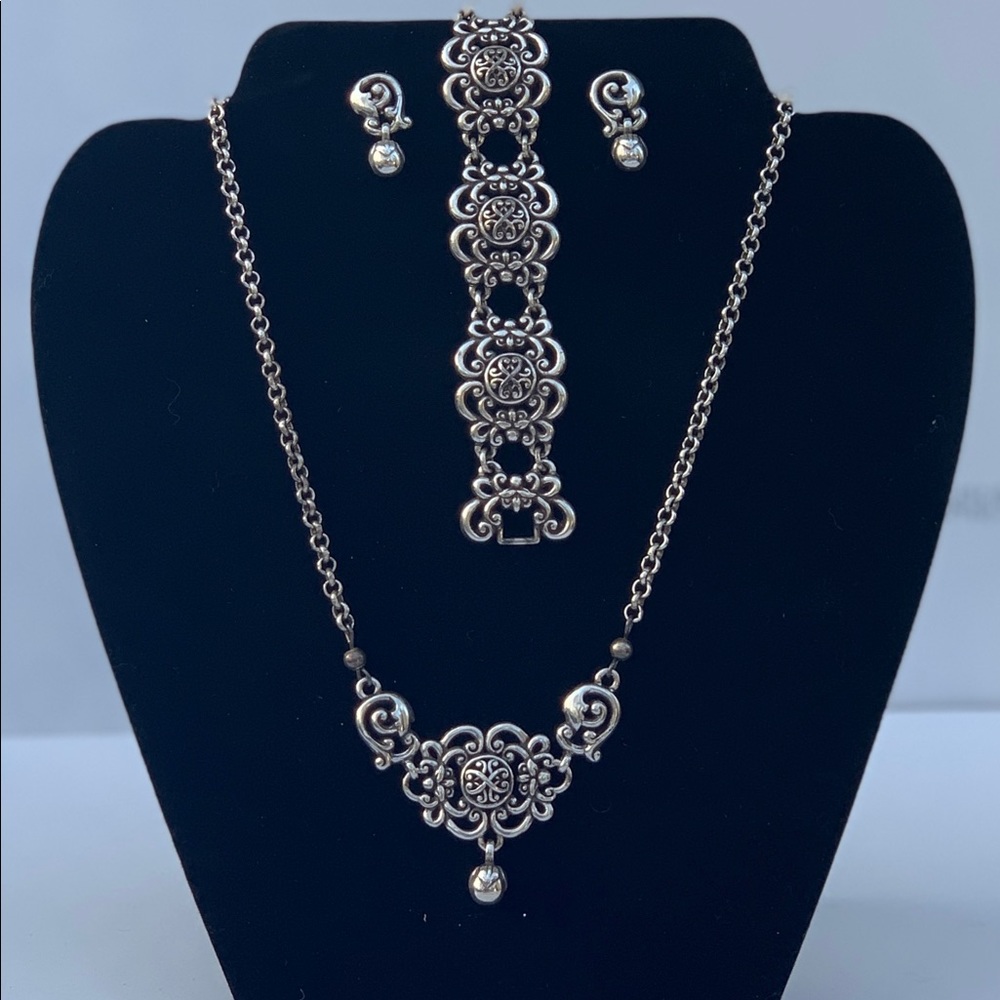 Jewelry- necklace, earring & bracelet set